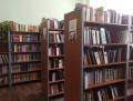 Депутат Михаил Тихомиров пополнил книгами библиотечный фонд городской библиотеки № 12.
