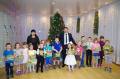 Депутат Вологодской городской Думы Алексей Коновалов на своем избирательном округе начал поздравлять детей с Новым годом.